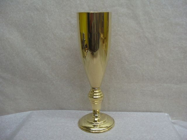 C106 Copa  de vino lisa  (flauta) latón